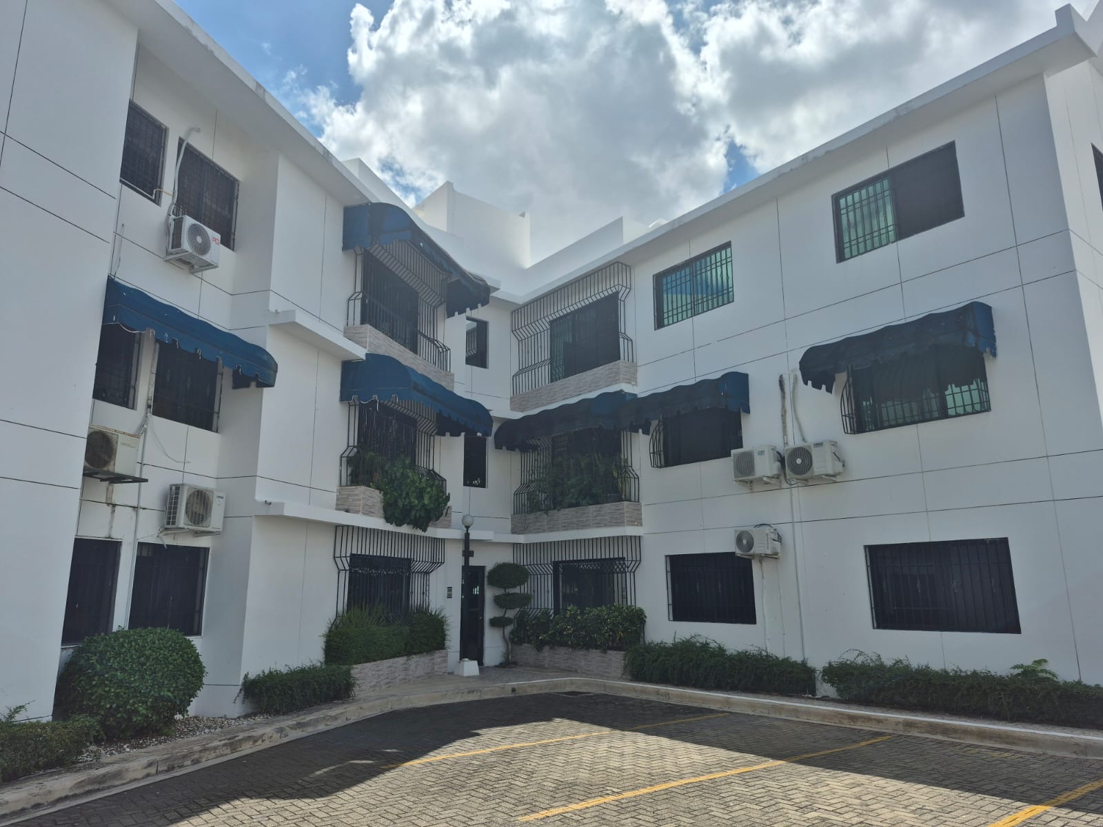 APARTAMENTO EN VENTA EN LAS PRADERAS, SANTO DOMINGO